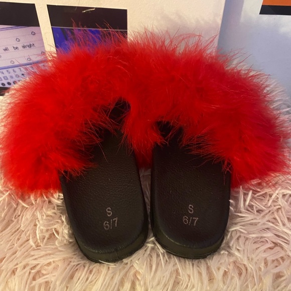 Black Slides w/ Red Fur on the Top - Picture 2 of 3